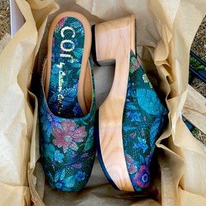 Cor by Calleen Cordero floral print wooden clogs